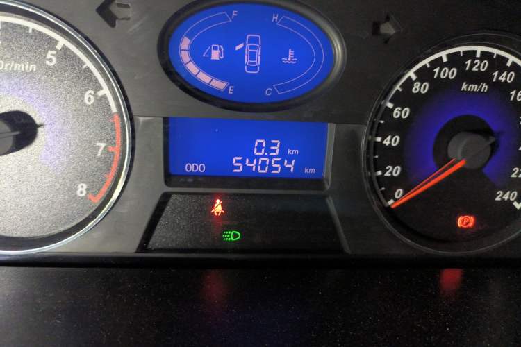 Used Geely Auto Classic Emgrand 2013 Sedan 1.5L Manual Entry-Level Model Odometer Close Up