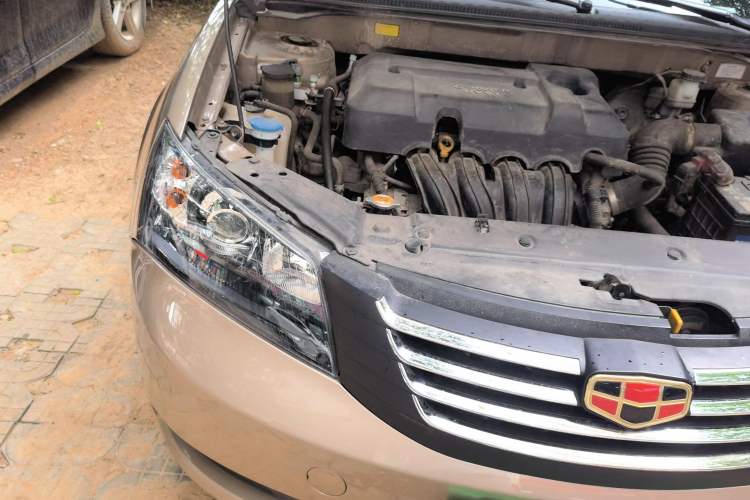 Used Geely Auto Classic Emgrand 2013 Sedan 1.8L Manual Entry-Level CNG Model Right Front Headlight