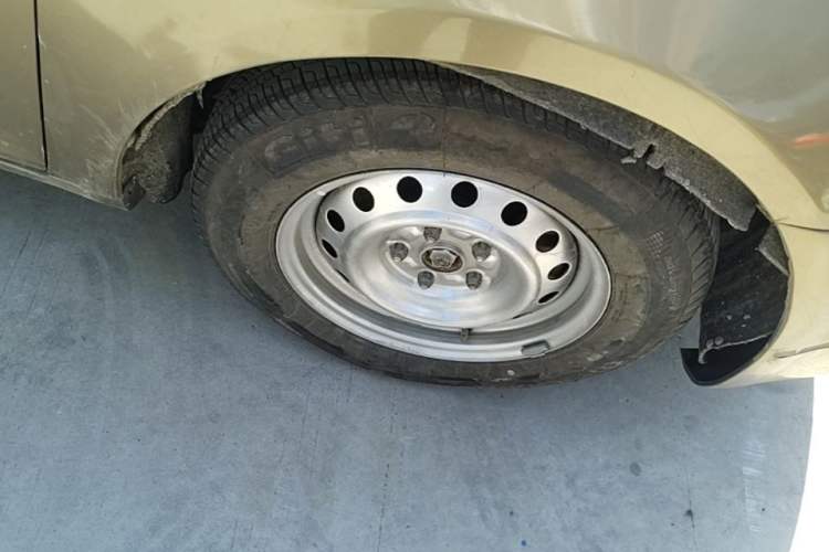 Used Geely Auto Classic Emgrand 2013 Sedan 1.5L Manual Elite Model Right Front Wheel Hub