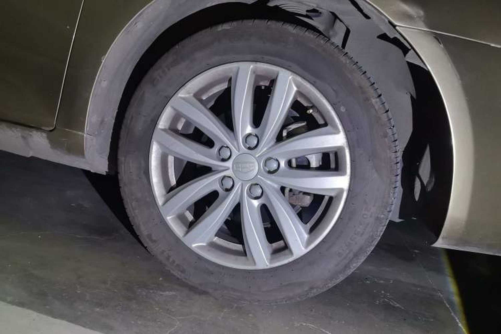Used Geely Auto Classic Emgrand 2013 Sedan 1.5L Manual Elite Model Right Front Wheel Hub