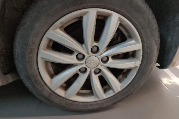 Used Geely Auto Classic Emgrand 2013 Hatchback 1.5L Manual Elite Model Right Front Wheel Hub
