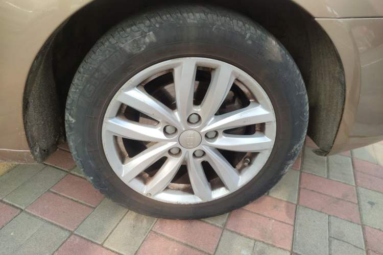 Used Geely Auto Classic Emgrand 2013 Sedan 1.8L Manual Luxury Model Right Front Wheel Hub