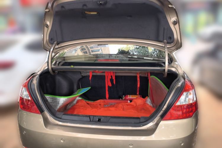 Used Geely Auto Classic Emgrand 2013 Sedan 1.8L Manual Entry-Level CNG Model Trunk