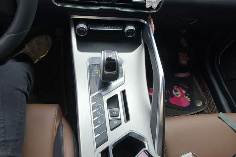 Used Geely Auto Coolray 2019 260T DCT Explorer China V Standard Gear Lever