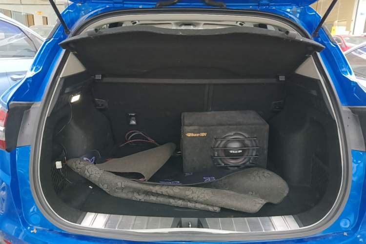 Used Geely Auto Coolray 2019 260T DCT Explorer China V Standard Trunk