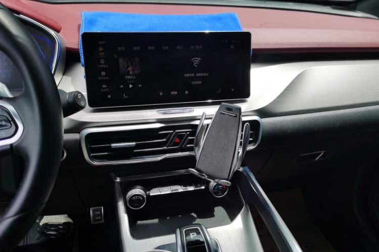 Used Geely Auto Coolray 2019 Sport Model 260T DCT Patrol China V Standard Audio And AC Panel
