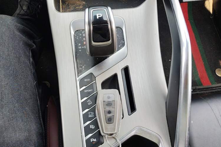 Used Geely Auto Coolray 2019 Sport Model 260T DCT Battle China V Standard Gear Lever