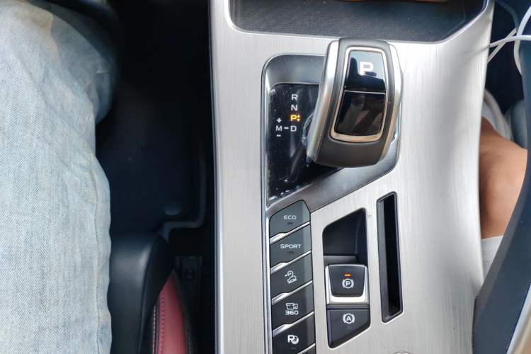 Used Geely Auto Coolray 2019 Sport Model 260T DCT Battle China V Standard Gear Lever
