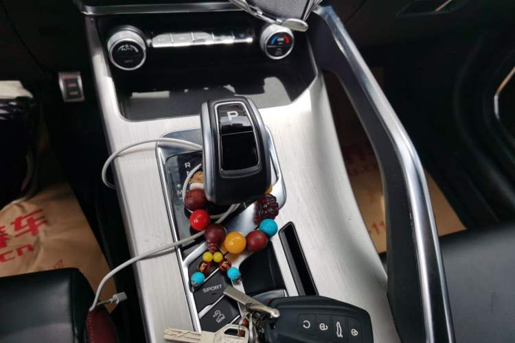 Used Geely Auto Coolray 2019 Sport Model 260T DCT Patrol China V Standard Gear Lever