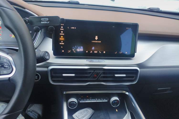 Used Geely Auto Coolray 2019 260T DCT Explorer China V Standard Audio And AC Panel