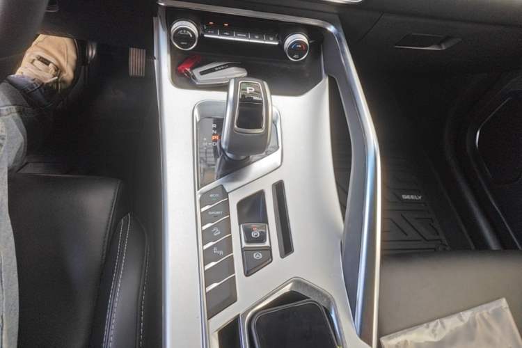 Used Geely Auto Coolray 2019 260T DCT Knight China VI Standard Gear Lever