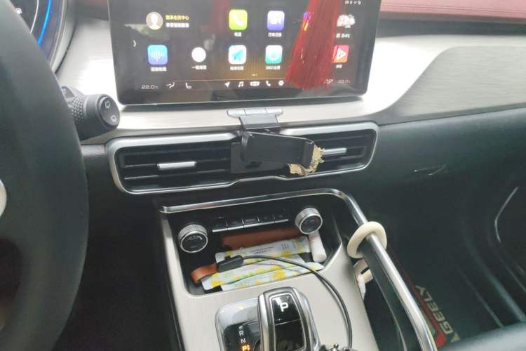 Used Geely Auto Coolray 2019 Sport Model 260T DCT Battle China V Standard Audio And AC Panel