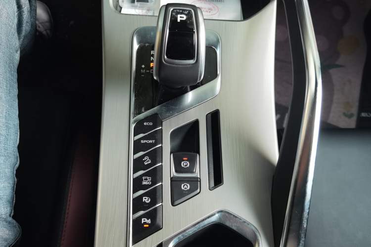 Used Geely Auto Coolray 2019 Sport Version 260T DCT Battle China VI Standard Gear Lever