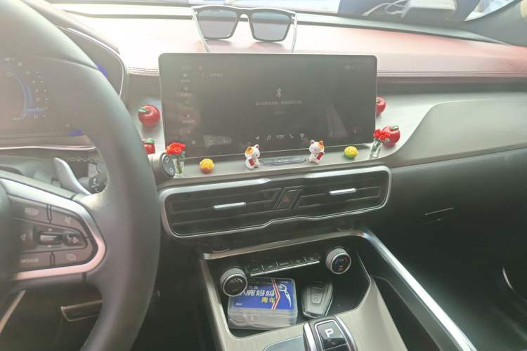 Used Geely Auto Coolray 2019 Sport Model 260T DCT Battle China V Standard Audio And AC Panel