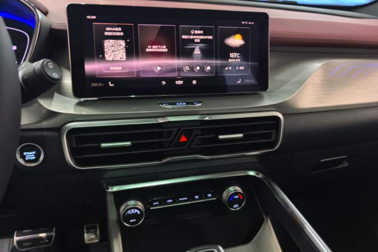 Used Geely Auto Coolray 2019 Sport Model 260T DCT Battle China V Standard Audio And AC Panel