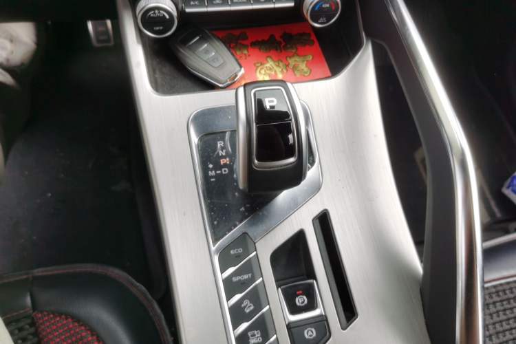 Used Geely Auto Coolray 2019 Sport Version 260T DCT Battle China VI Standard Gear Lever