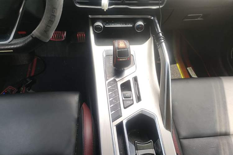 Used Geely Auto Coolray 2019 Sport Model 260T DCT Patrol China V Standard Gear Lever