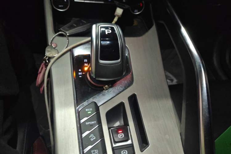 Used Geely Auto Coolray 2019 Sport Version 260T DCT Battle China VI Standard Gear Lever