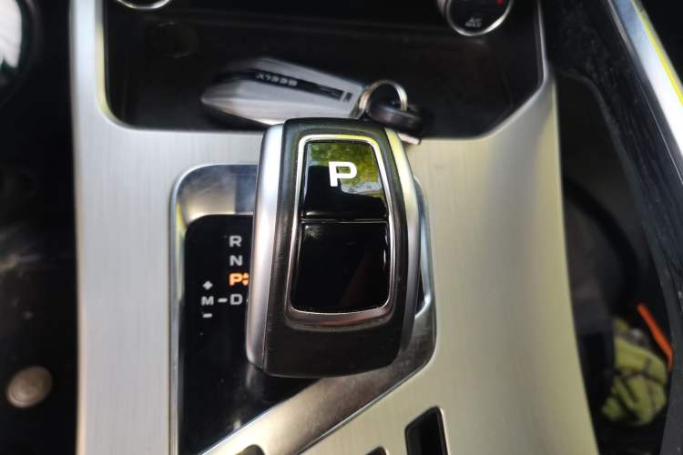 Used Geely Auto Coolray 2019 Sport Model 260T DCT Battle China V Standard Gear Lever