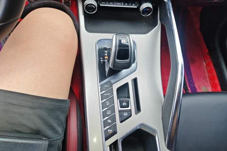 Used Geely Auto Coolray 2019 Sport Model 260T DCT Battle China V Standard Gear Lever