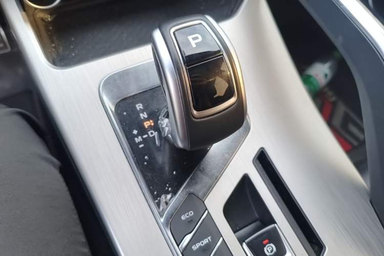 Used Geely Auto Coolray 2019 Sport Model 260T DCT Patrol China V Standard Gear Lever