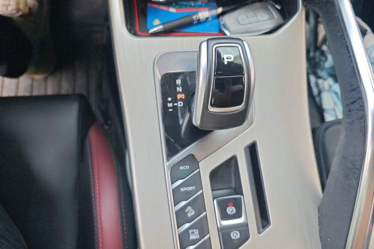 Used Geely Auto Coolray 2019 Sport Model 260T DCT Battle China V Standard Gear Lever