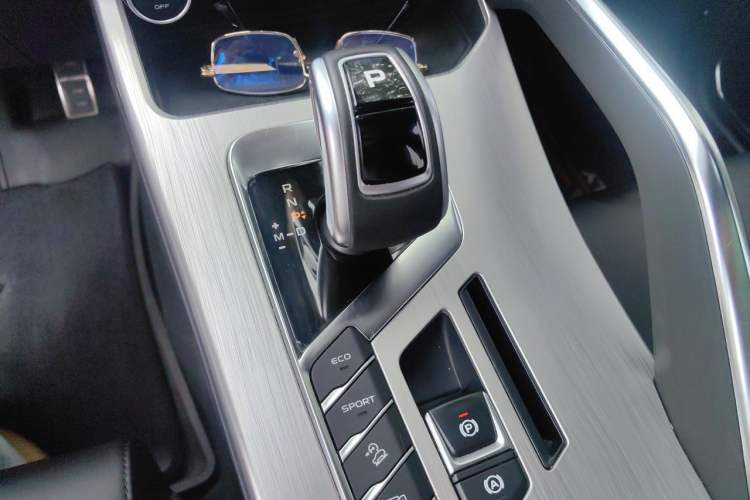 Used Geely Auto Coolray 2019 Sport Version 260T DCT Battle China VI Standard Gear Lever