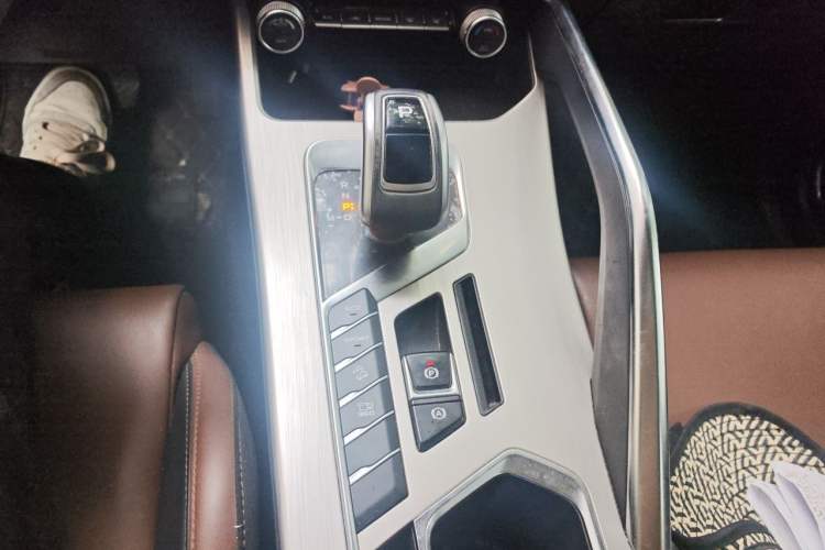 Used Geely Auto Coolray 2019 260T DCT Explorer China VI Standard Gear Lever