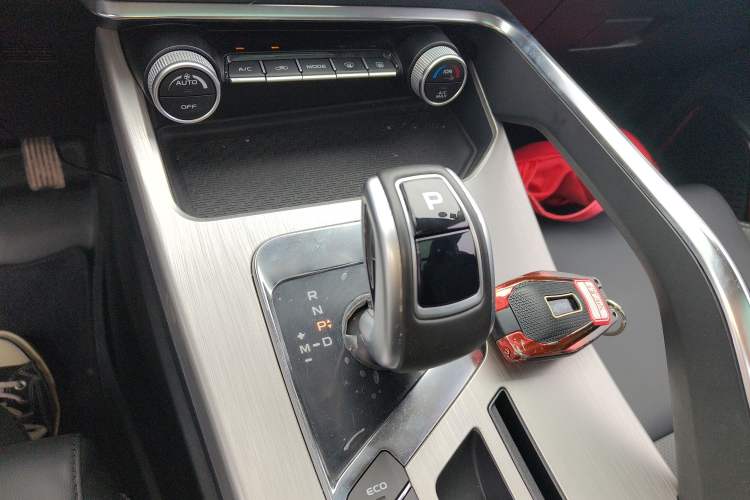 Used Geely Auto Coolray 2019 260T DCT Knight China VI Standard Gear Lever