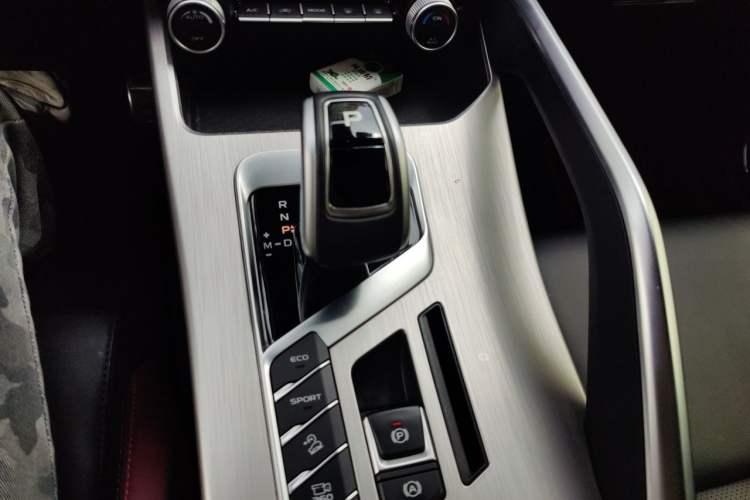 Used Geely Auto Coolray 2019 Sport Model 260T DCT Battle China V Standard Gear Lever