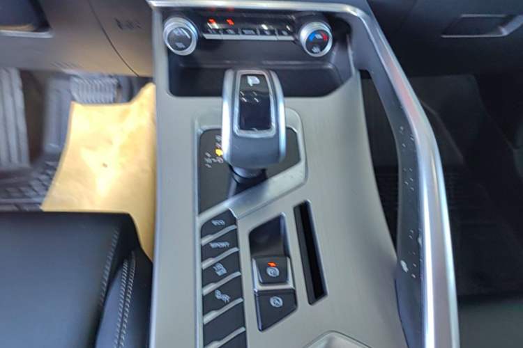 Used Geely Auto Coolray 2019 260T DCT Knight China VI Standard Gear Lever
