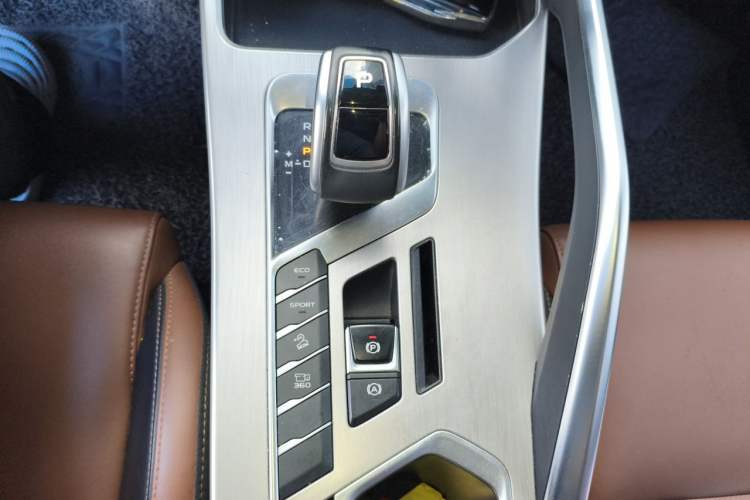 Used Geely Auto Coolray 2019 Sport Version 260T DCT Explorer China VI Standard Gear Lever