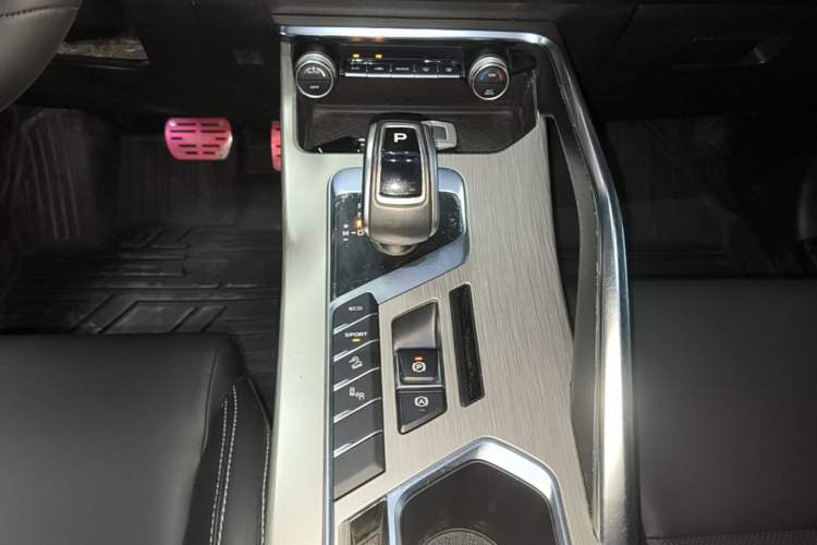 Used Geely Auto Coolray 2019 260T DCT Knight China V Standard Gear Lever