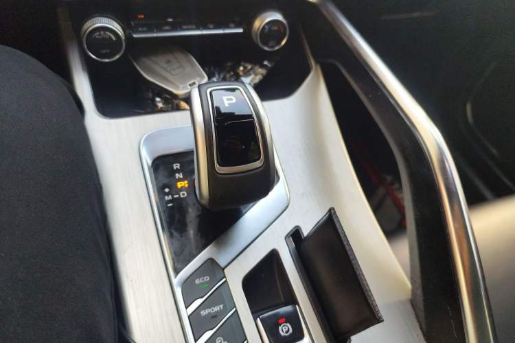 Used Geely Auto Coolray 2019 Sport Model 260T DCT Battle China V Standard Gear Lever