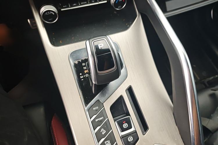 Used Geely Auto Coolray 2019 260T DCT Explorer China VI Standard Gear Lever