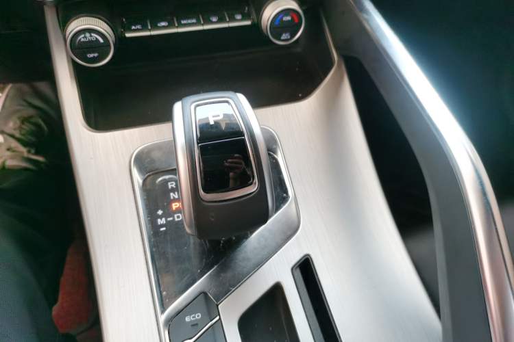 Used Geely Auto Coolray 2019 Sport Version 260T DCT Battle China VI Standard Gear Lever