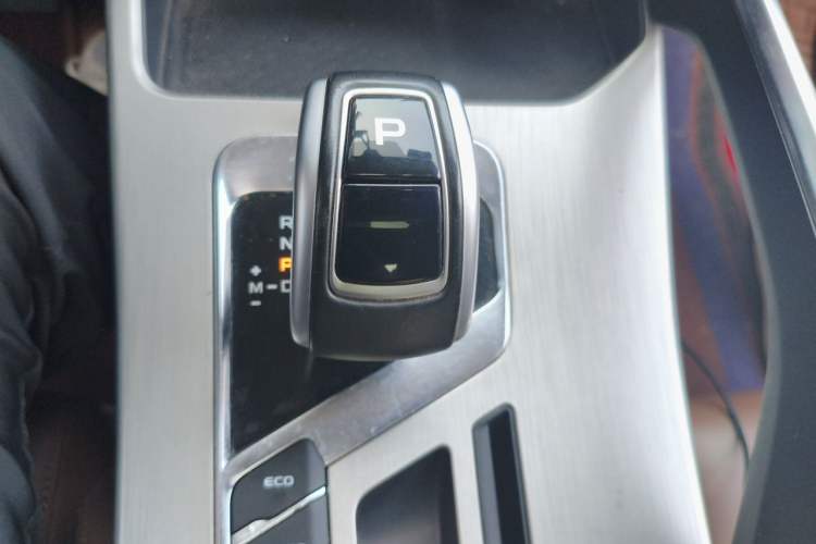 Used Geely Auto Coolray 2019 260T DCT Explorer China VI Standard Gear Lever