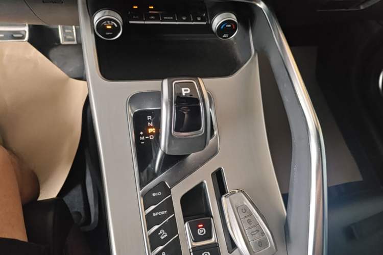 Used Geely Auto Coolray 2019 Sport Model 260T DCT Patrol China V Standard Gear Lever