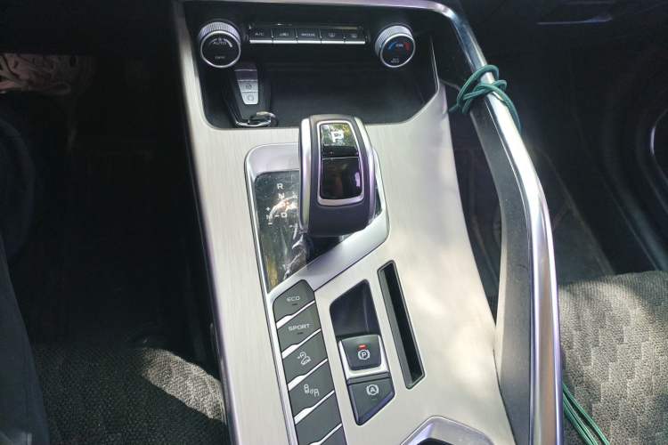 Used Geely Auto Coolray 2019 260T DCT Knight China V Standard Gear Lever