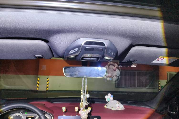 Used Geely Auto Coolray 2019 260T DCT Knight China VI Standard Headliner