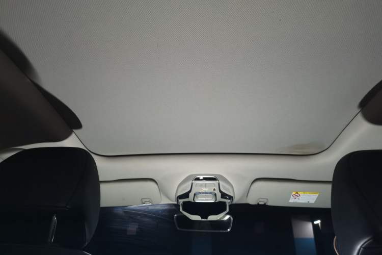 Used Geely Auto Coolray 2019 260T DCT Explorer China V Standard Headliner