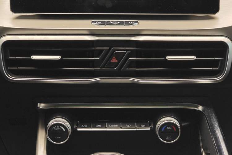 Used Geely Auto Coolray 2019 Sport Model 260T DCT Patrol China V Standard Interior 6