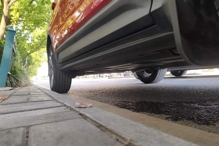Used Geely Auto Coolray 2019 Sport Version 260T DCT Battle China VI Standard Right Side Sill