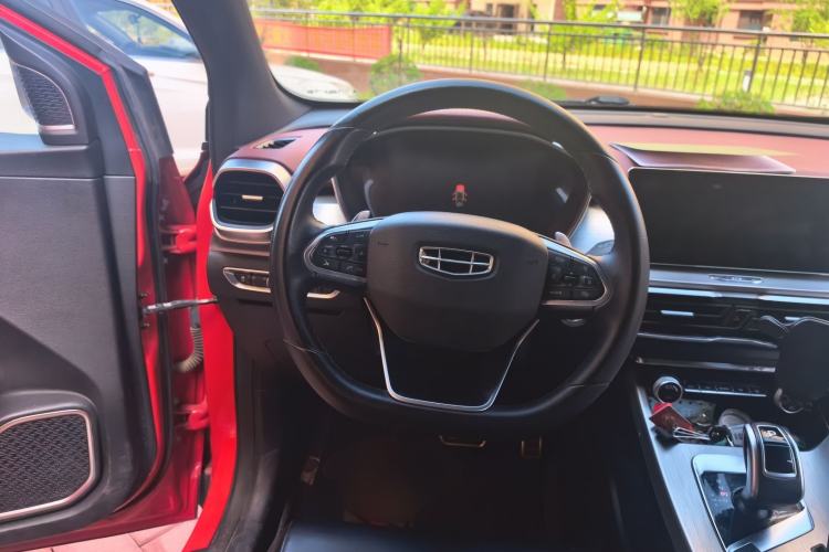 Used Geely Auto Coolray 2019 Sport Model 260T DCT Battle China V Standard Steering Wheel