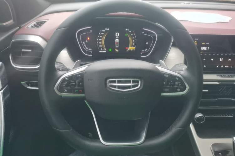 Used Geely Auto Coolray 2019 Sport Model 260T DCT Battle China V Standard Steering Wheel