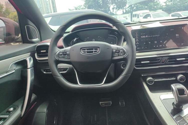 Used Geely Auto Coolray 2019 Sport Model 260T DCT Battle China V Standard Steering Wheel
