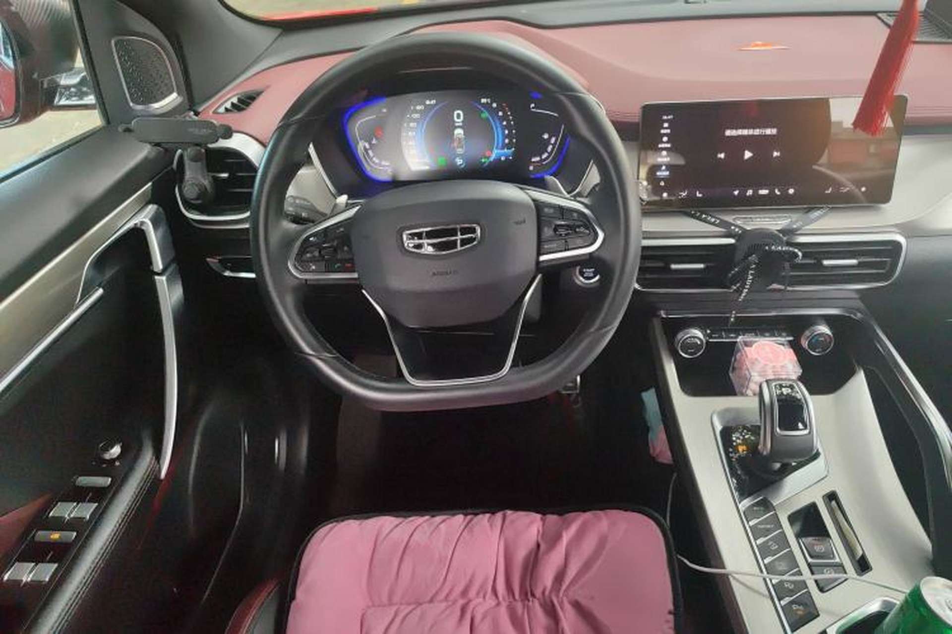 Used Geely Auto Coolray 2019 Sport Model 260T DCT Battle China V Standard Steering Wheel