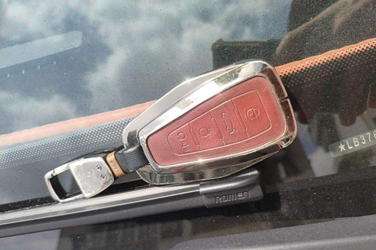 Used Geely Auto Coolray 2019 Sport Model 260T DCT Patrol China V Standard Vehicle Key
