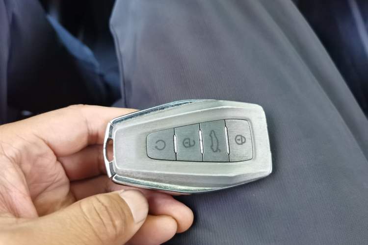 Used Geely Auto Coolray 2019 Sport Model 260T DCT Patrol China V Standard Vehicle Key