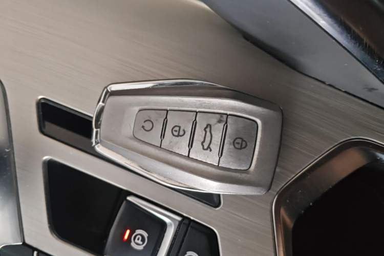 Used Geely Auto Coolray 2019 Sport Model 260T DCT Patrol China V Standard Vehicle Key